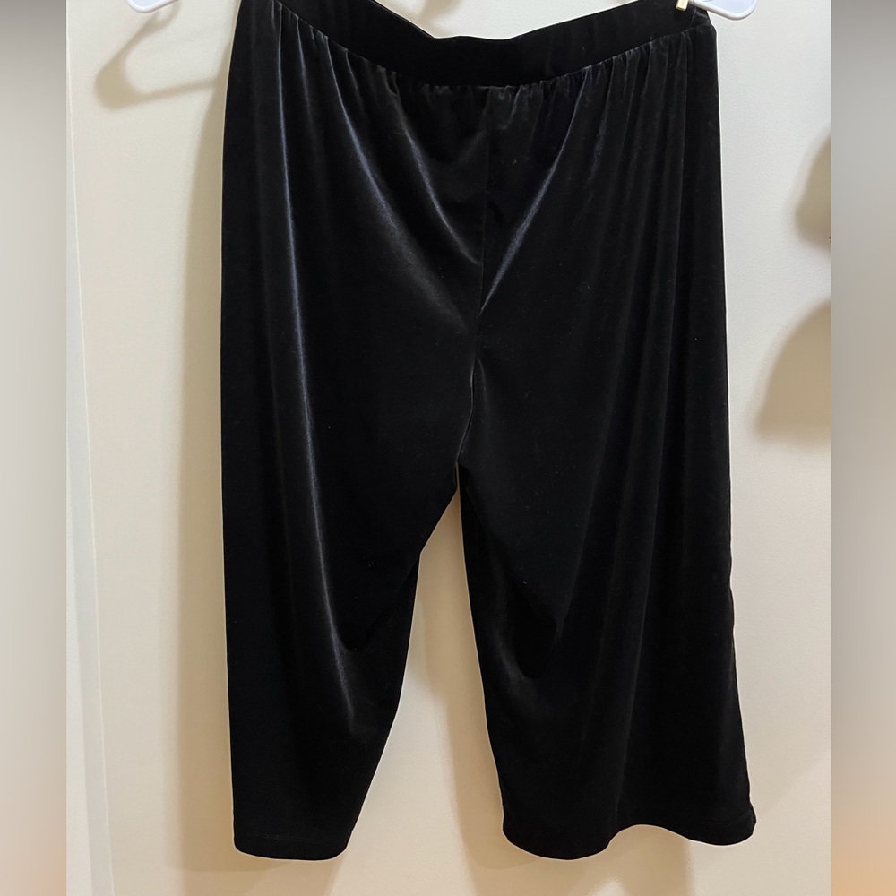 Torrid Black Velour Wide Leg Crop Pants Size 2X - Picture 9 of 10